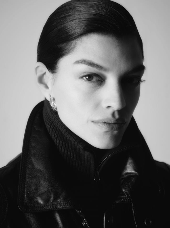 Bianca Redmerski - fashion model portfolio photo 13