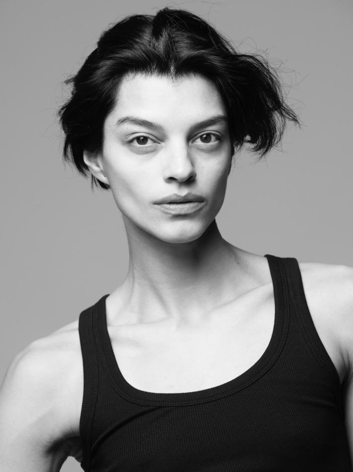 Bianca Redmerski - fashion model portfolio photo 1