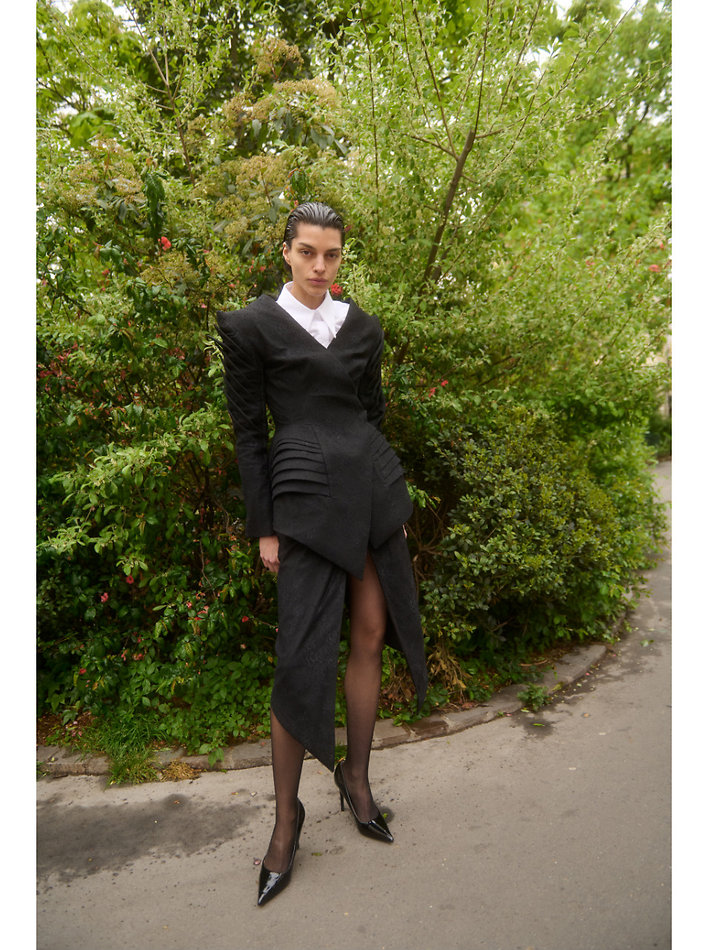 Bianca Redmerski - fashion model portfolio photo 11