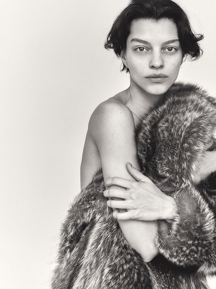 Bianca Redmerski - fashion model portfolio photo 16