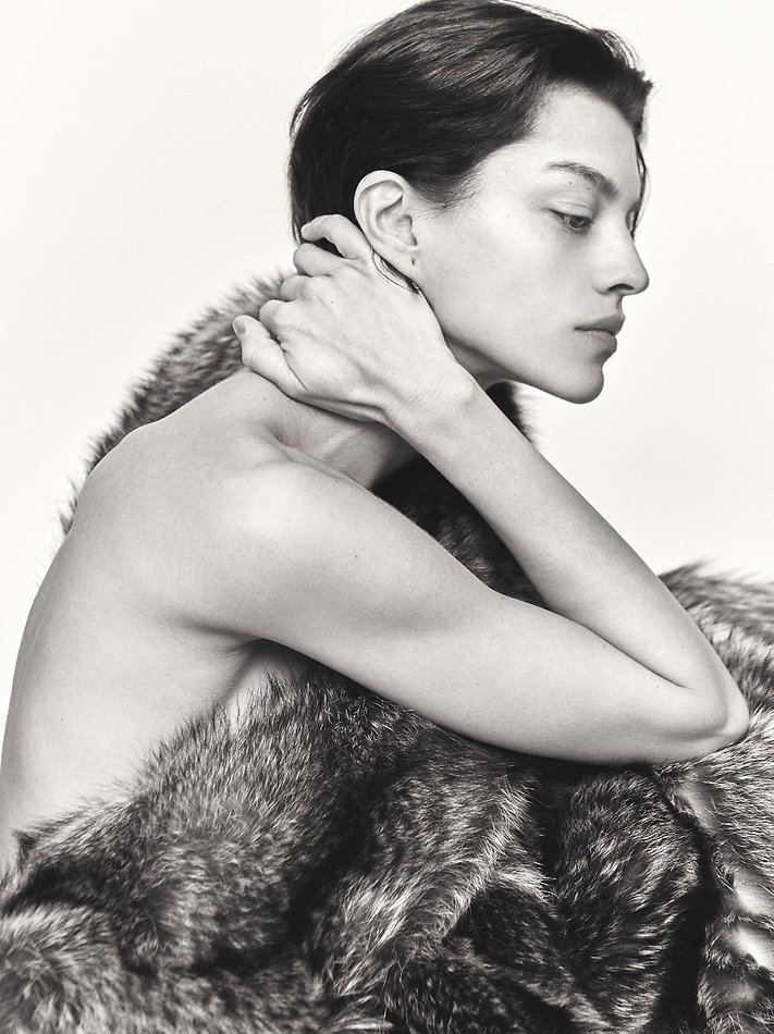 Bianca Redmerski - fashion model portfolio photo 15