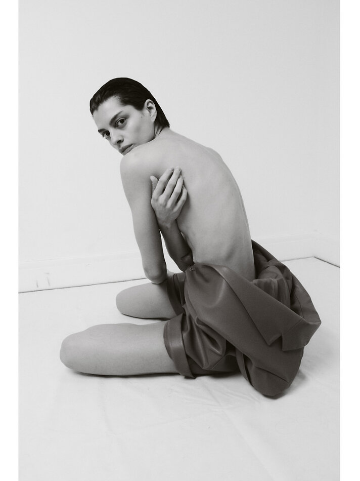 Bianca Redmerski - fashion model portfolio photo 21