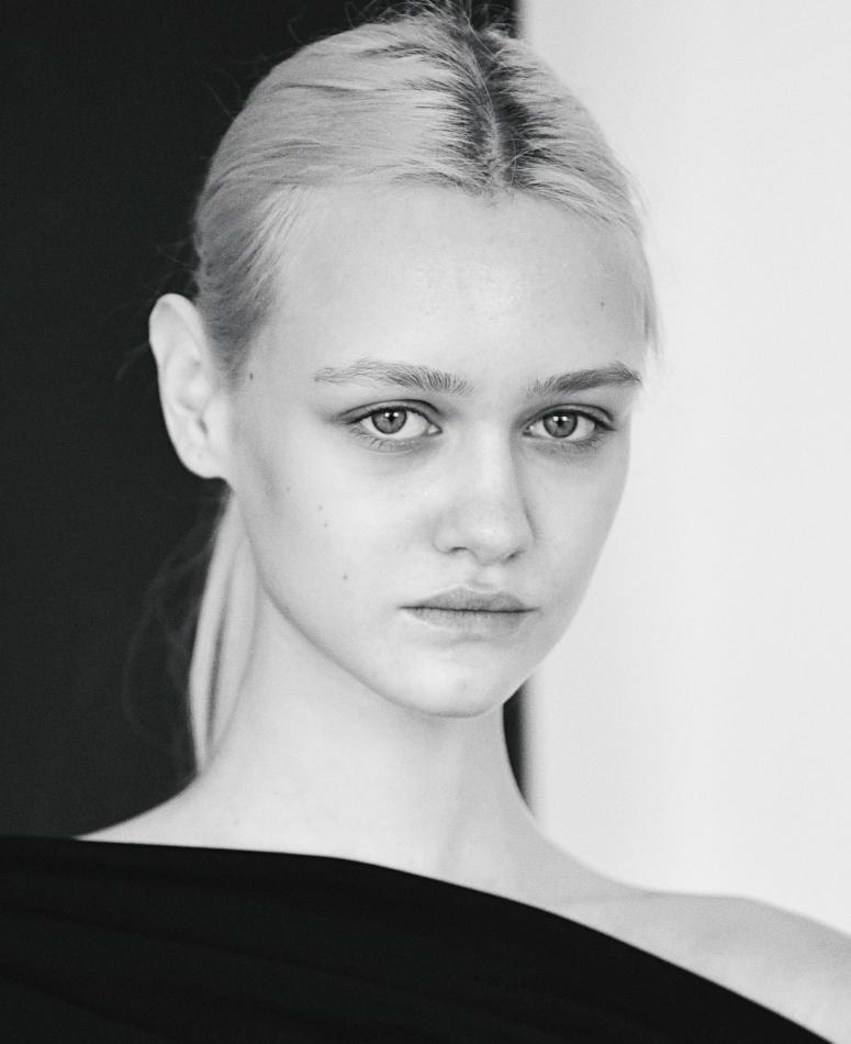 Marie K - fashion model portfolio photo 20
