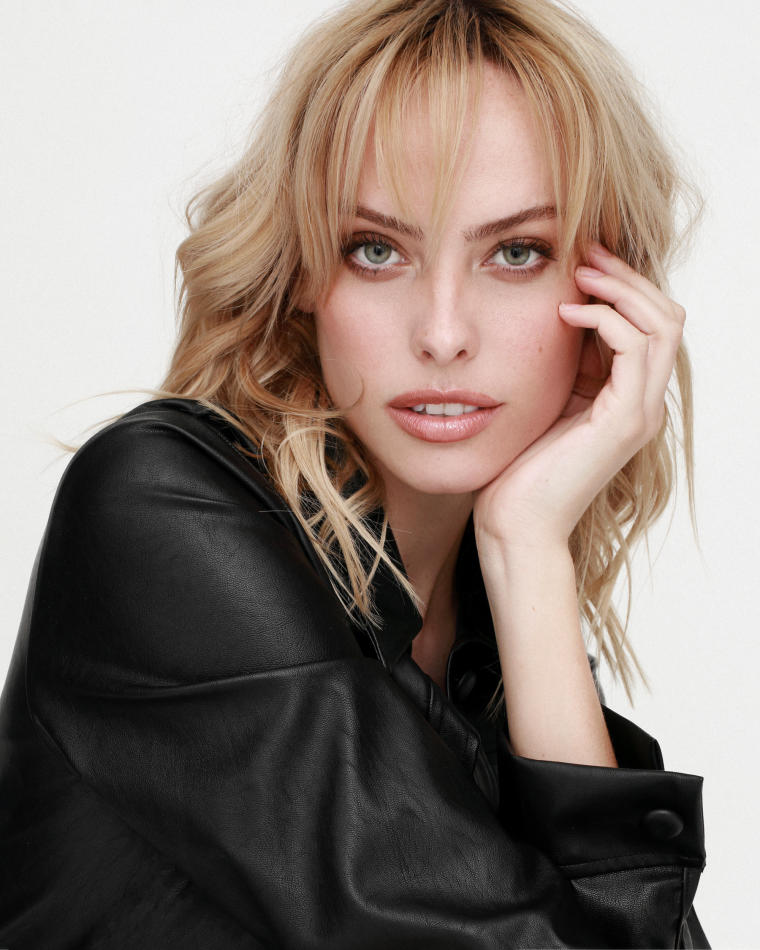 Chiara Hovland - fashion model portfolio photo 5