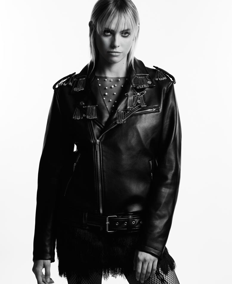 Chiara Hovland - fashion model portfolio photo 8