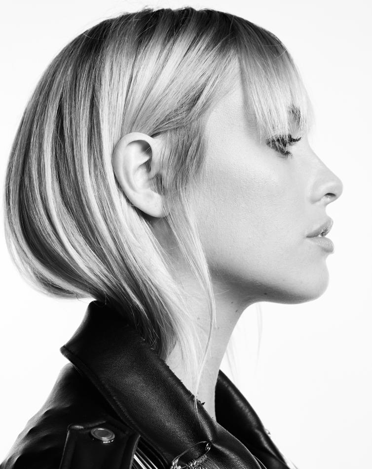 Chiara Hovland - fashion model portfolio photo 2