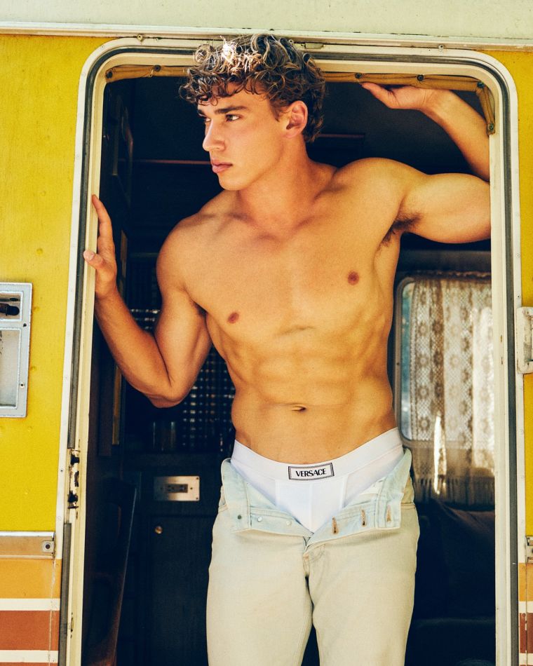 Treyson Wakefield - fashion model portfolio photo 9