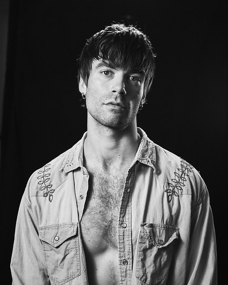 Liam Schwarz - fashion model portfolio photo 5