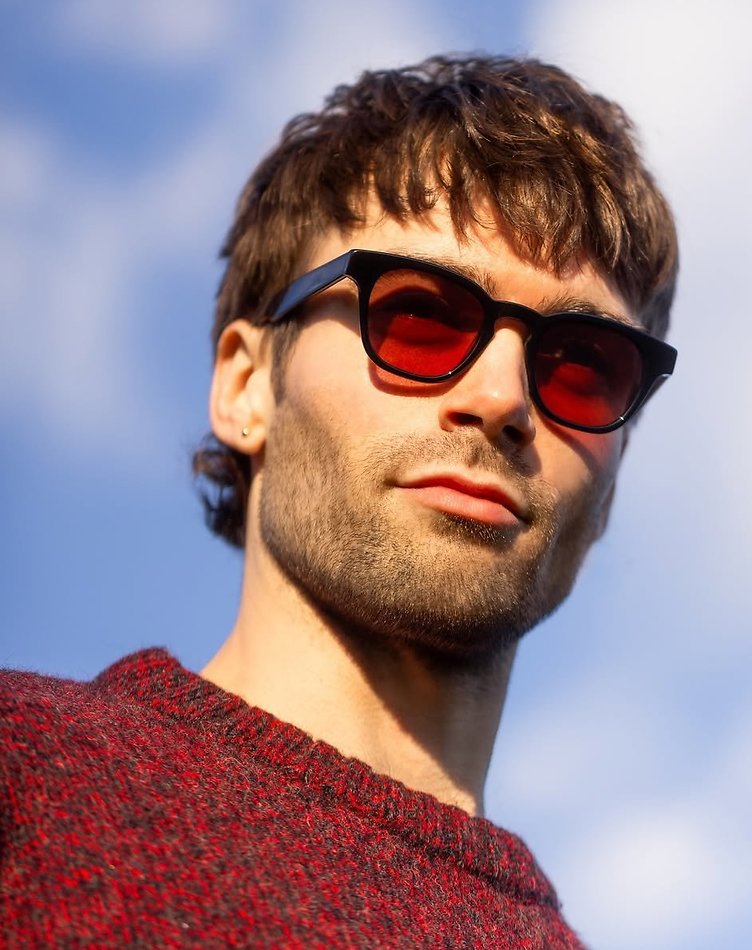 Liam Schwarz - fashion model portfolio photo 1