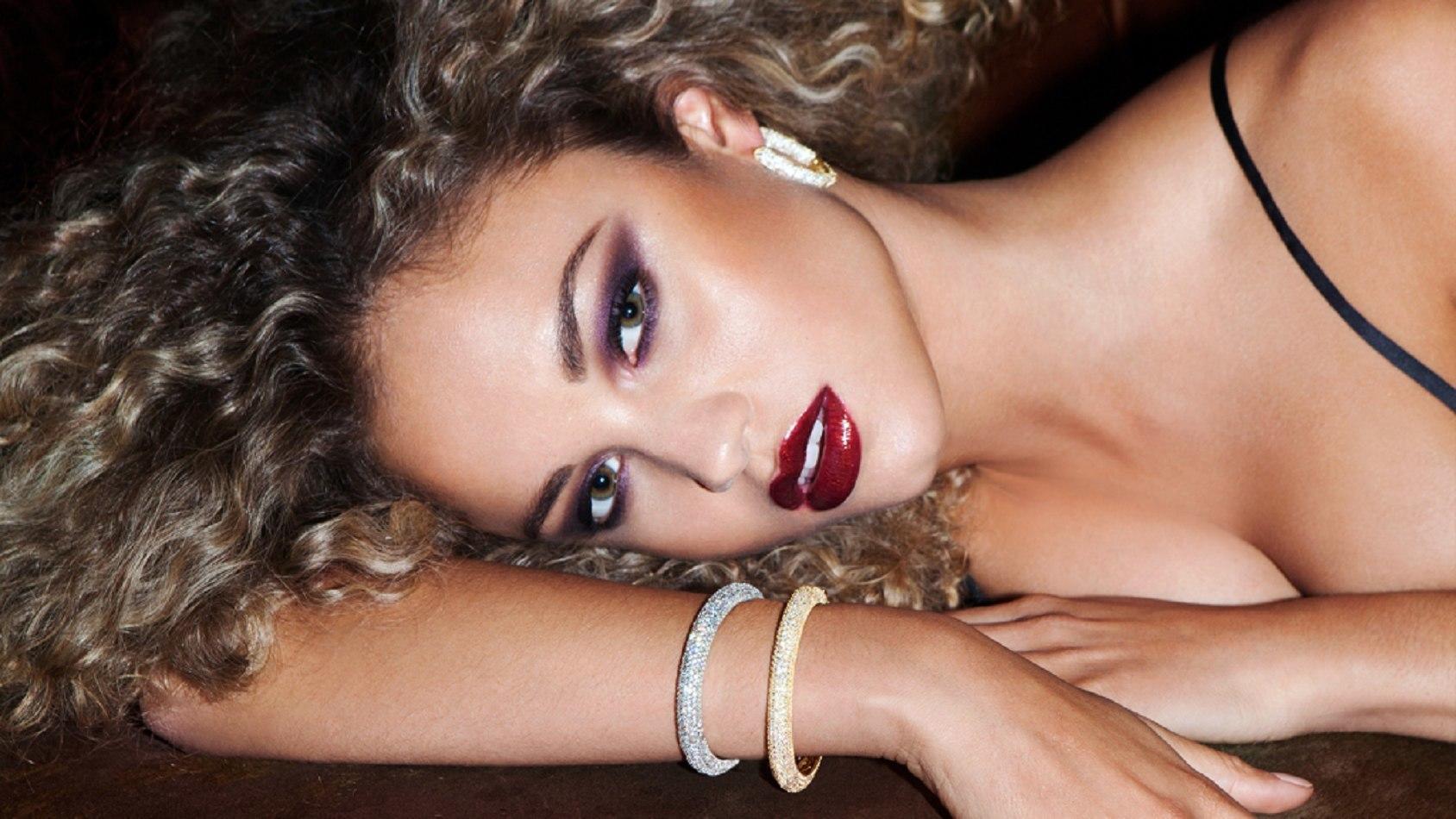Rose Bertram - fashion model portfolio photo 18