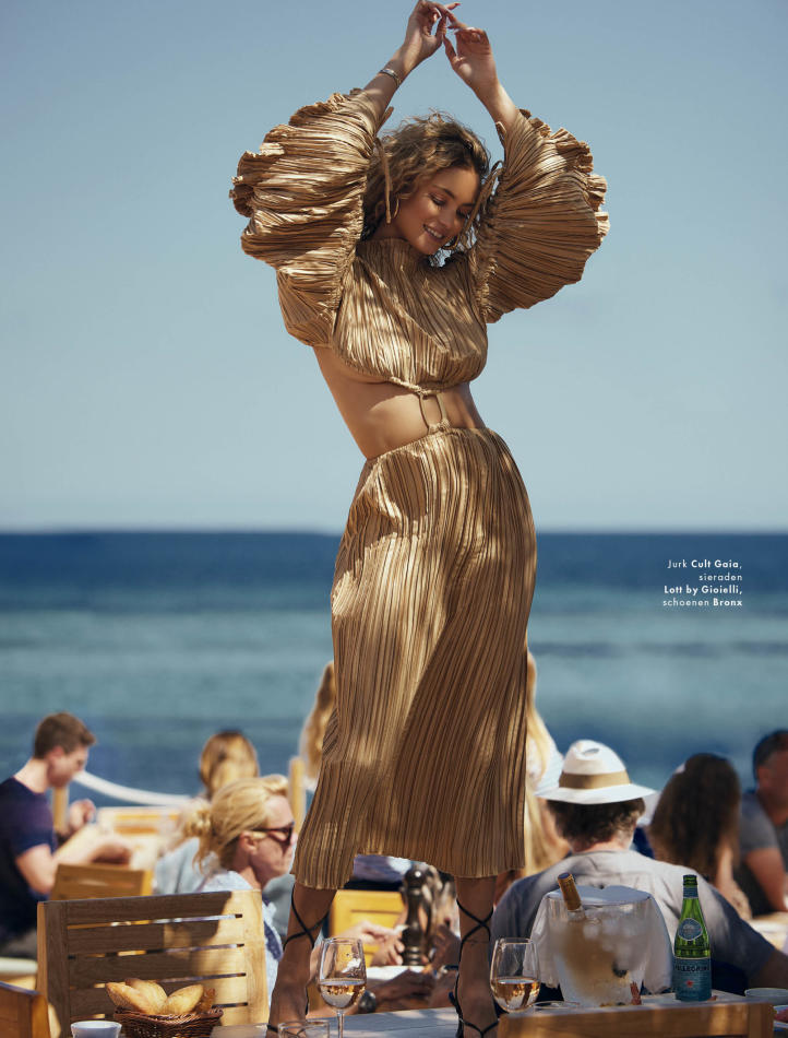Rose Bertram - fashion model portfolio photo 9