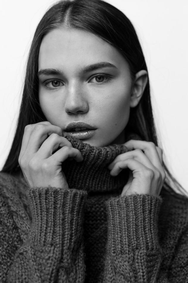 Julia Zadaniuk - fashion model portfolio photo 15