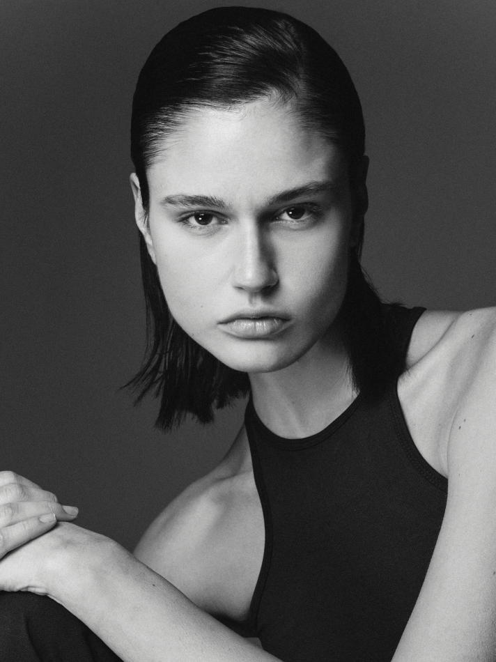 Kate Markovic - fashion model portfolio photo 1