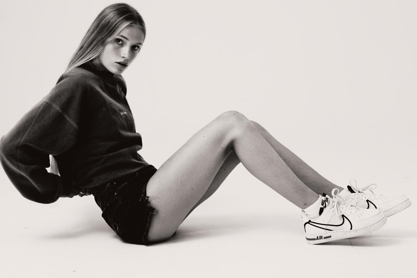 Poppy Jet Oliver - fashion model portfolio photo 18