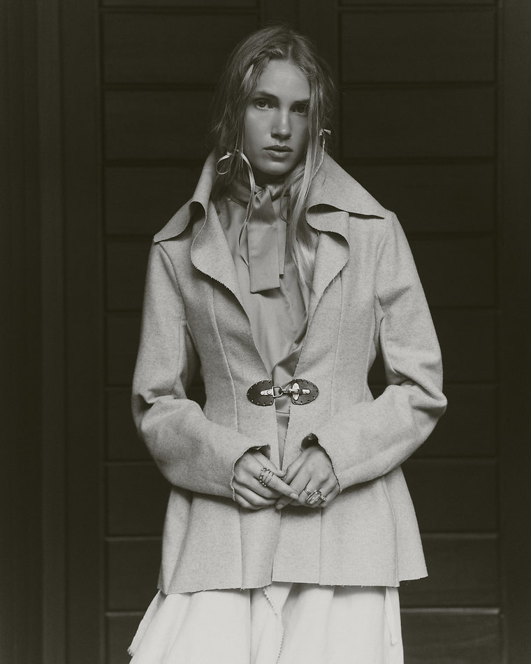 Poppy Jet Oliver - fashion model portfolio photo 17