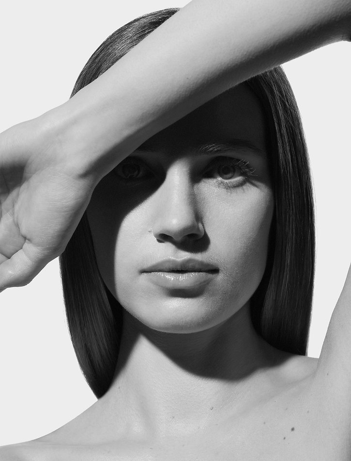 Poppy Jet Oliver - fashion model portfolio photo 16