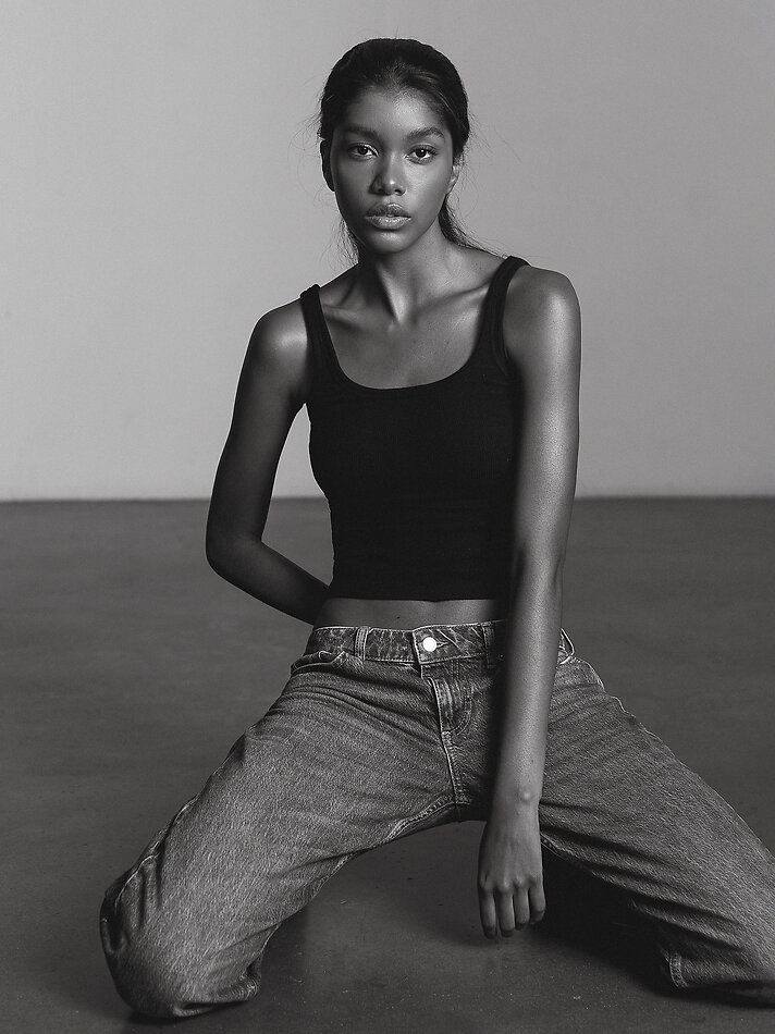 Melania Castillo - fashion model portfolio photo 18