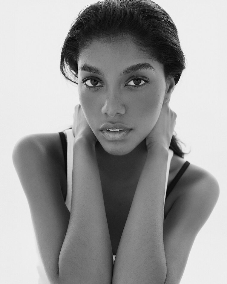 Melania Castillo - fashion model portfolio photo 22