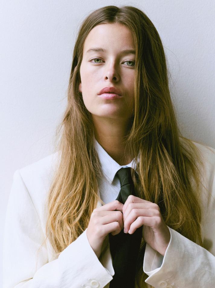 Agustina Rigal - fashion model portfolio photo 1