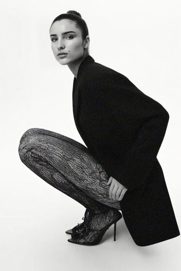 Isabella Sparkes - fashion model portfolio photo 4