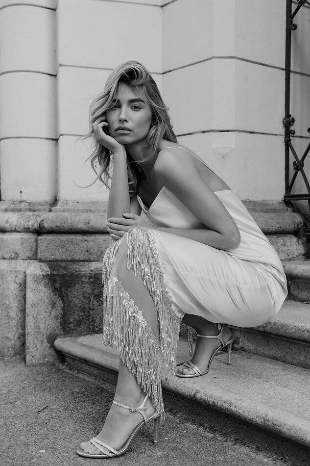 Elena Dizdar - fashion model portfolio photo 3
