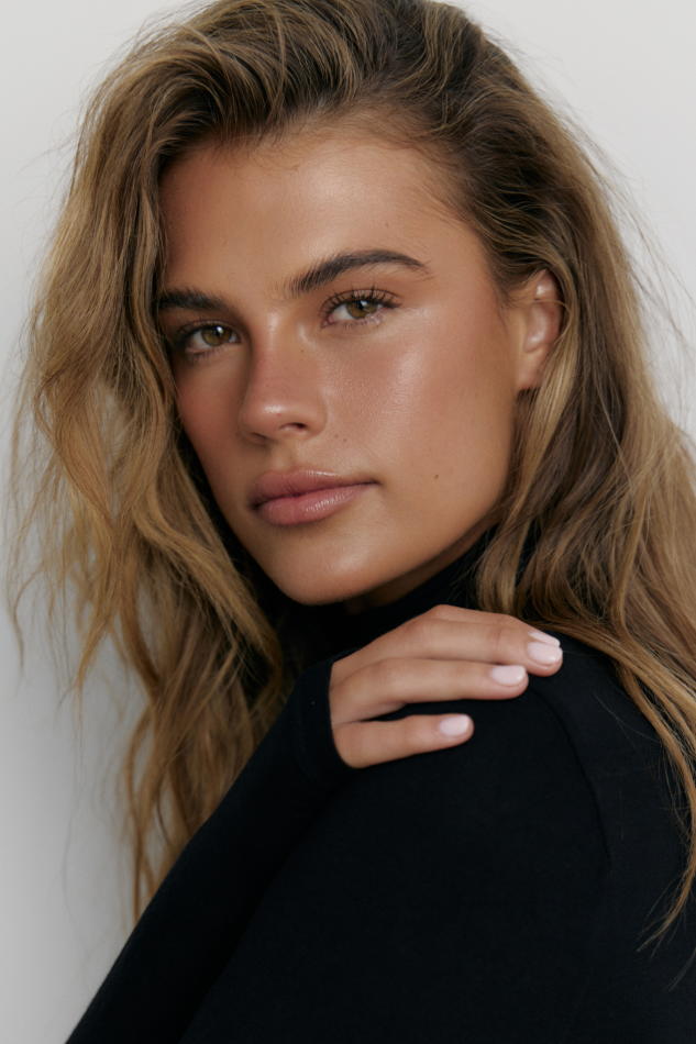Imogen Billios - fashion model portfolio photo 1