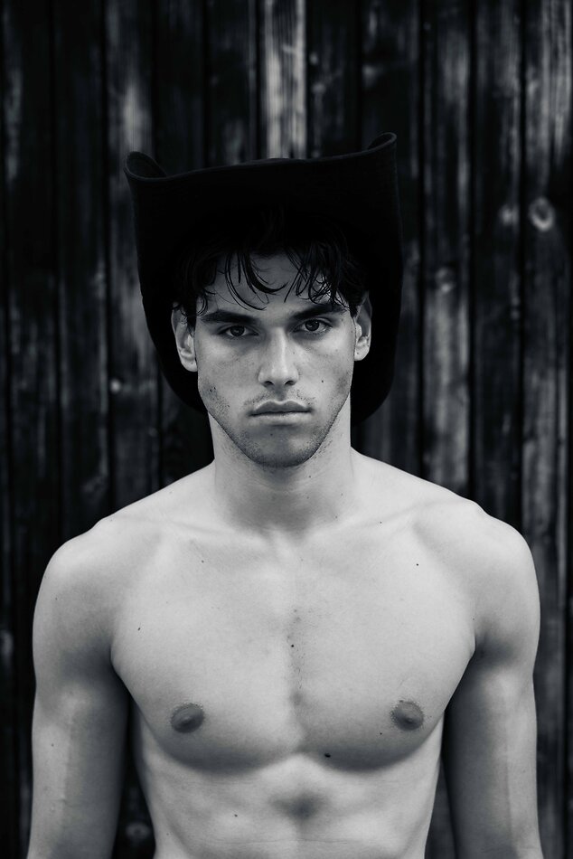 Antonio Bara - fashion model portfolio photo 7