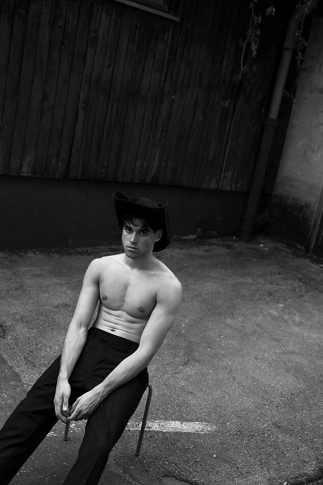 Antonio Bara - fashion model portfolio photo 8
