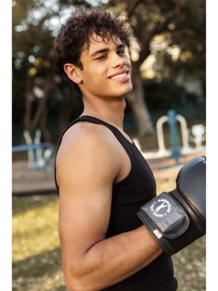 Anthony Quiñones - fashion model portfolio photo 20