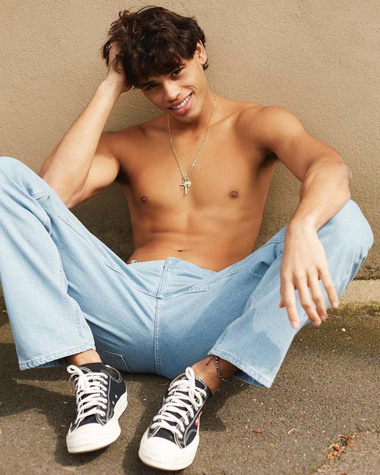 Anthony Quiñones - fashion model portfolio photo 15