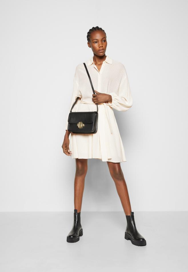 Esther Samuel - fashion model portfolio photo 18