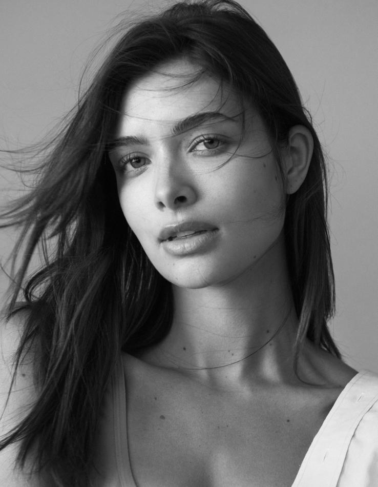 Liza Pullen - fashion model portfolio photo 1