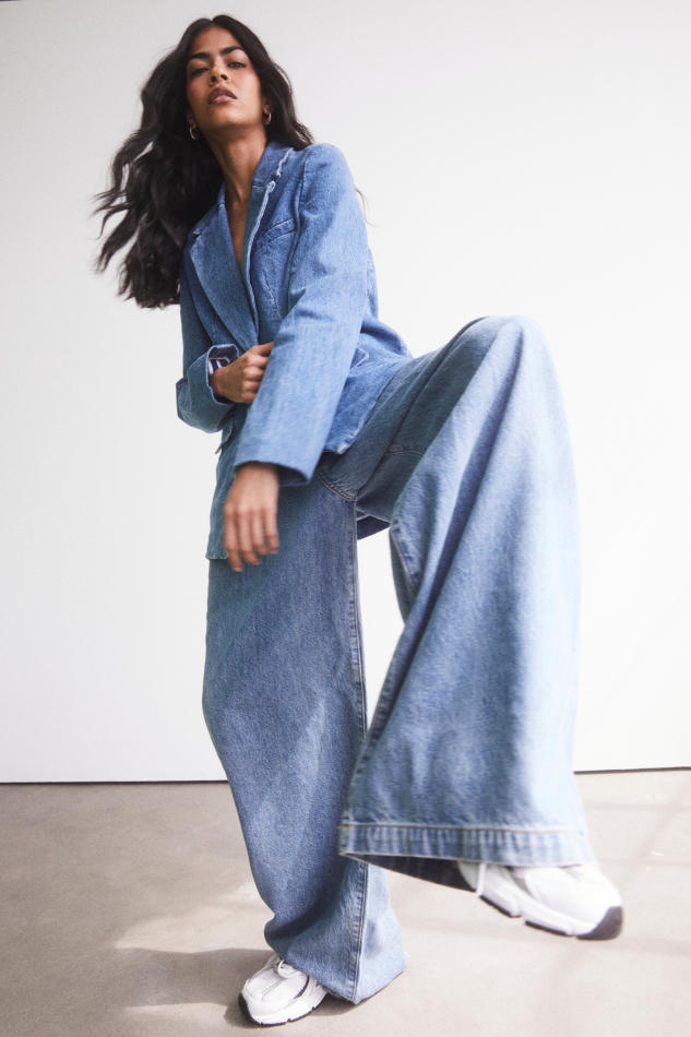 Ayesha Siddiqi - fashion model portfolio photo 12