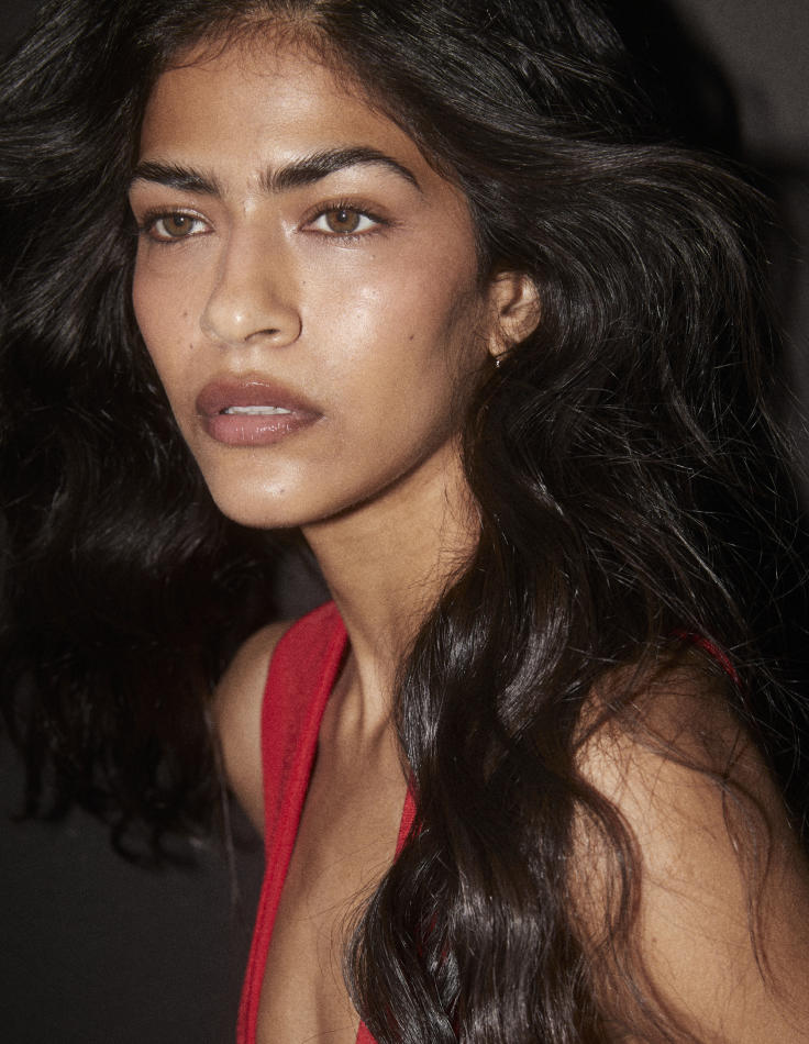 Ayesha Siddiqi - fashion model portfolio photo 1