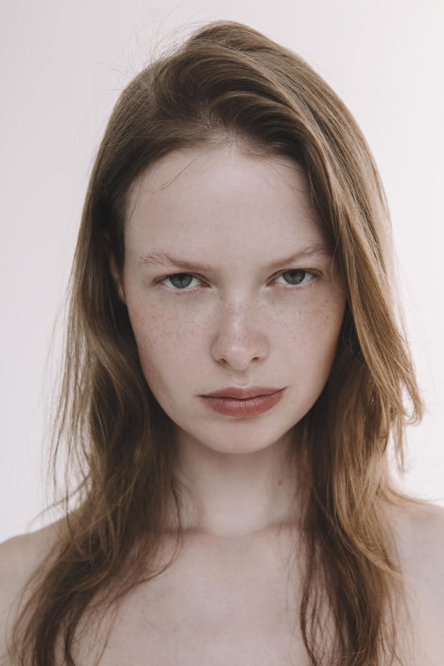 Robee Breevaart - fashion model portfolio photo 1