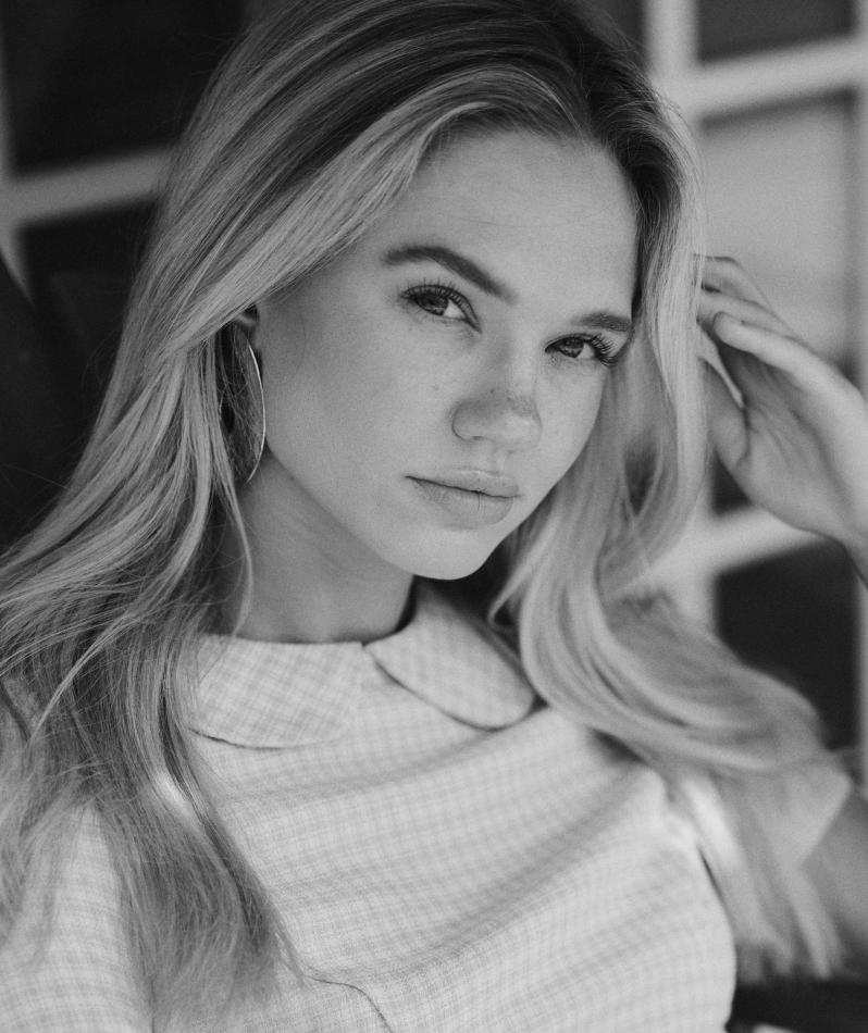 Amber Black - fashion model portfolio photo 8