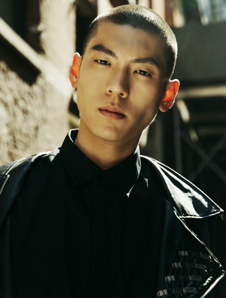 Du Wei - fashion model portfolio photo 1