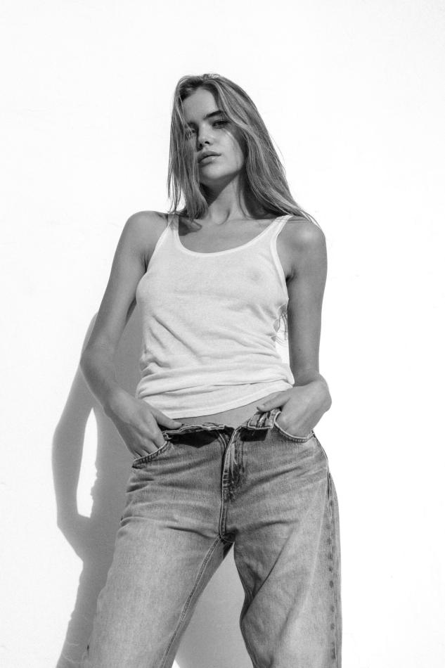 Noa Waitz - fashion model portfolio photo 3