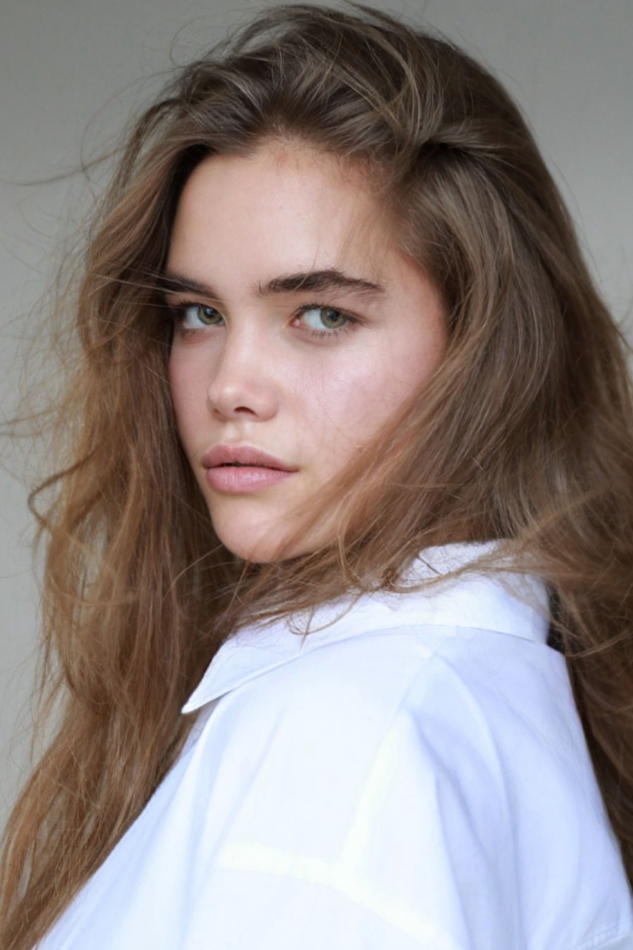 Noa Waitz - fashion model portfolio photo 1