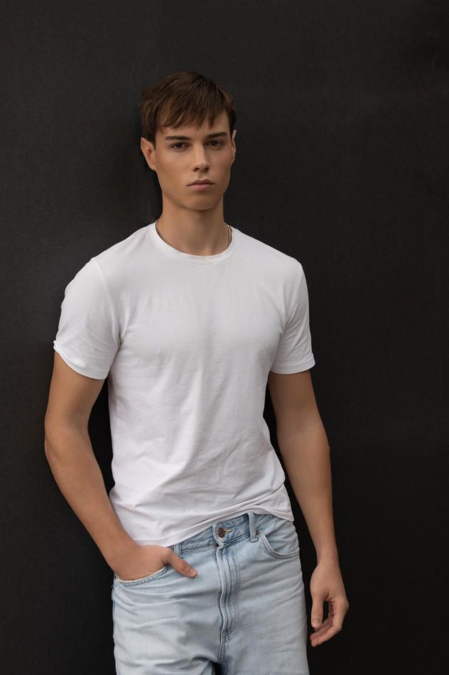 Uri Carbonell - fashion model portfolio photo 10