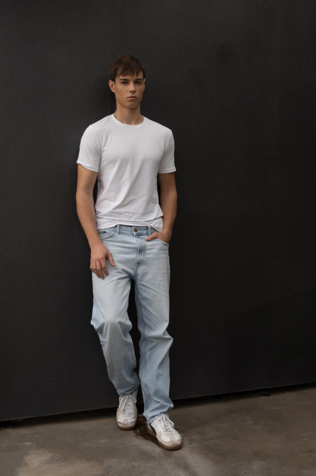 Uri Carbonell - fashion model portfolio photo 9
