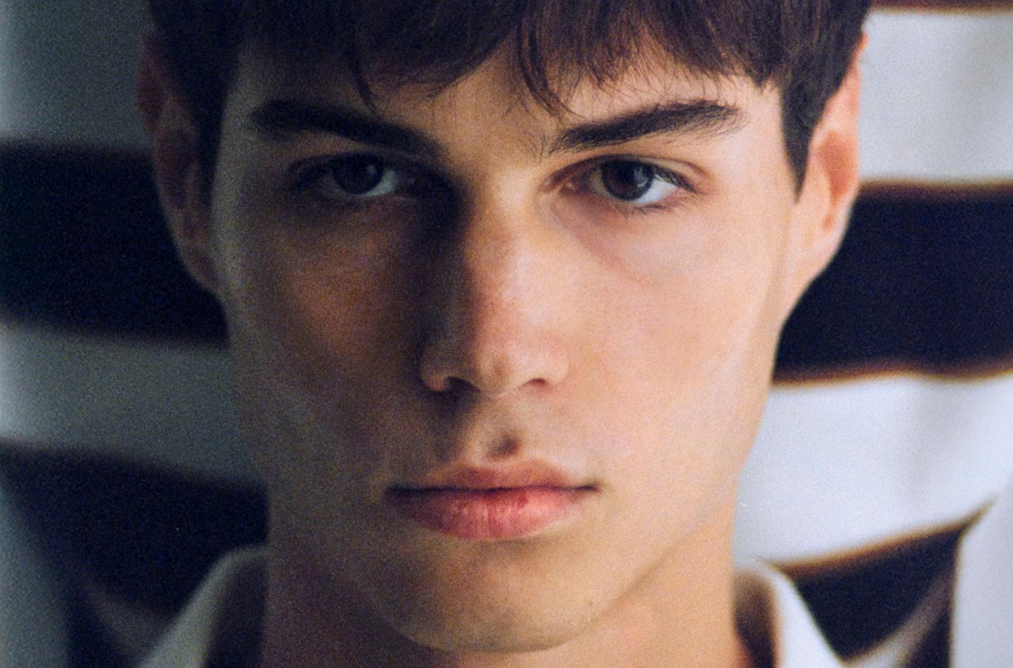 Uri Carbonell - fashion model portfolio photo 5