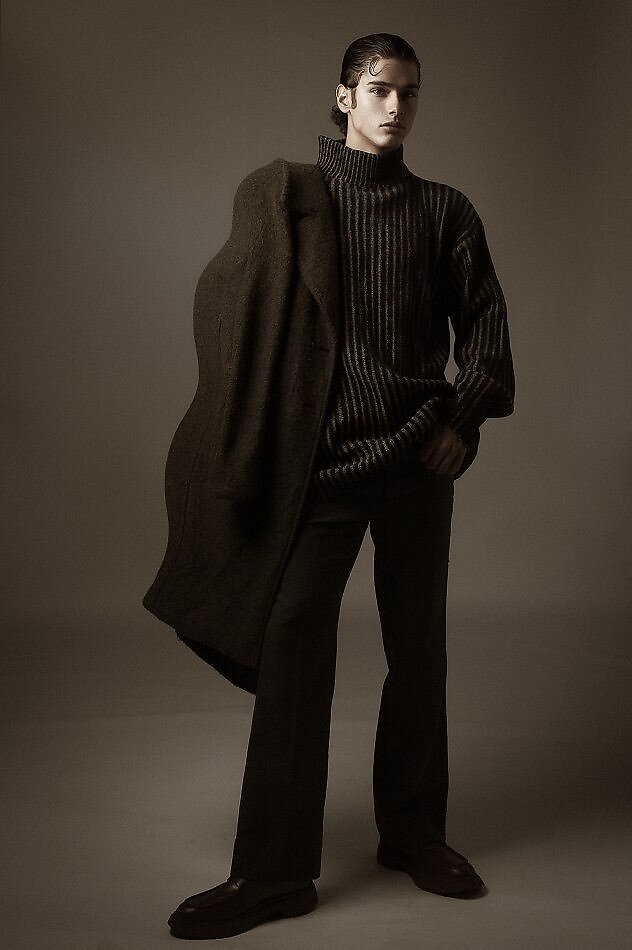 Aidan Stender - fashion model portfolio photo 4