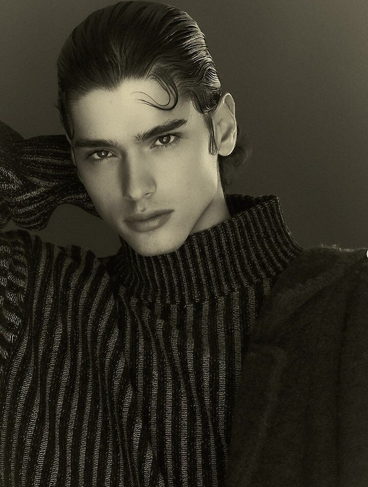 Aidan Stender - fashion model portfolio photo 5