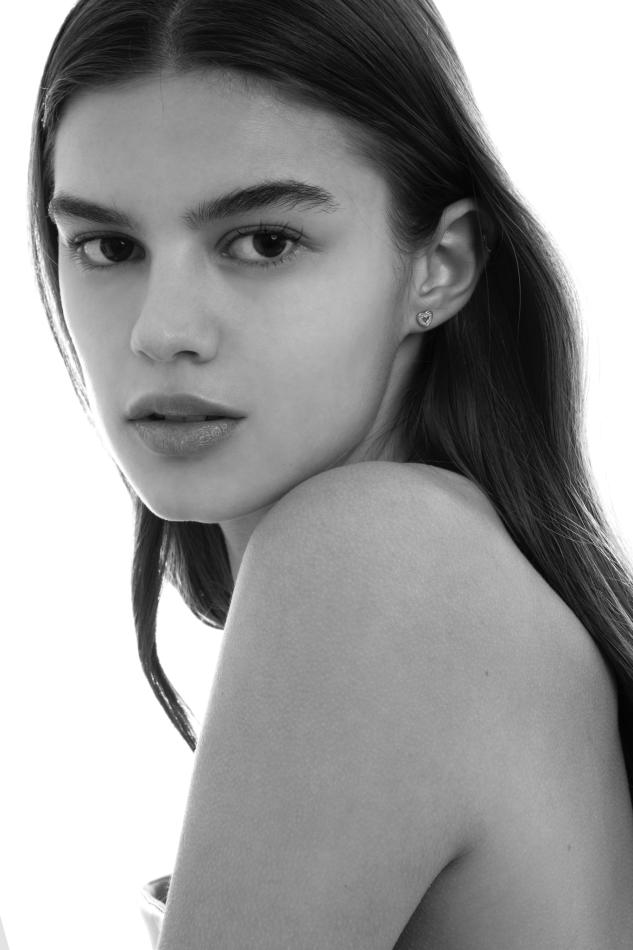 Aleksandra Ignjatovic - fashion model portfolio photo 1