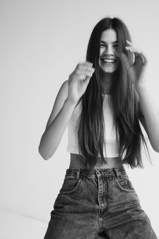 Aleksandra Ignjatovic - fashion model portfolio photo 2