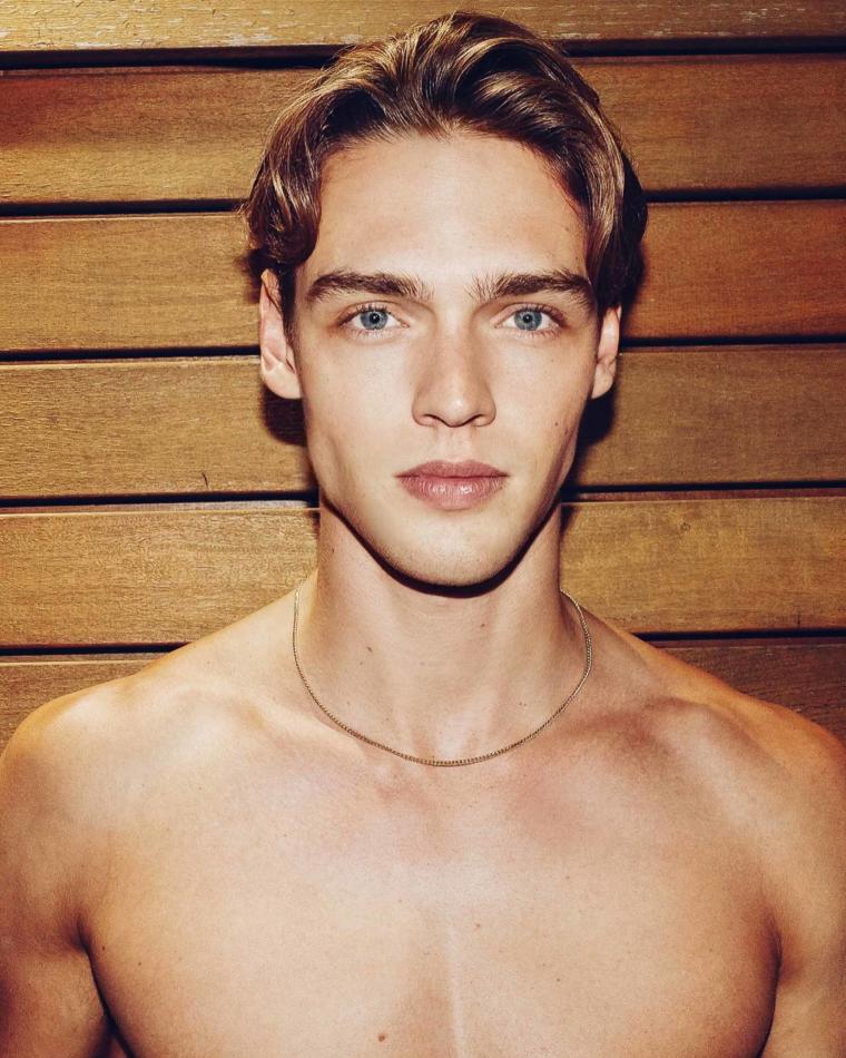 Maik Hofstra - fashion model portfolio photo 20