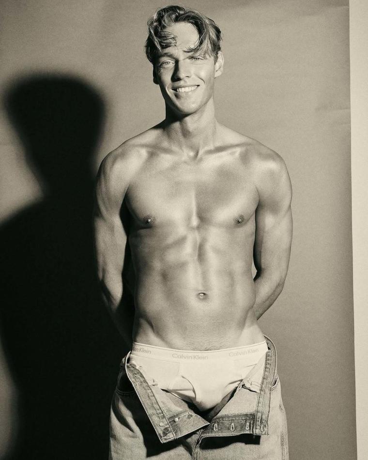 Maik Hofstra - fashion model portfolio photo 16