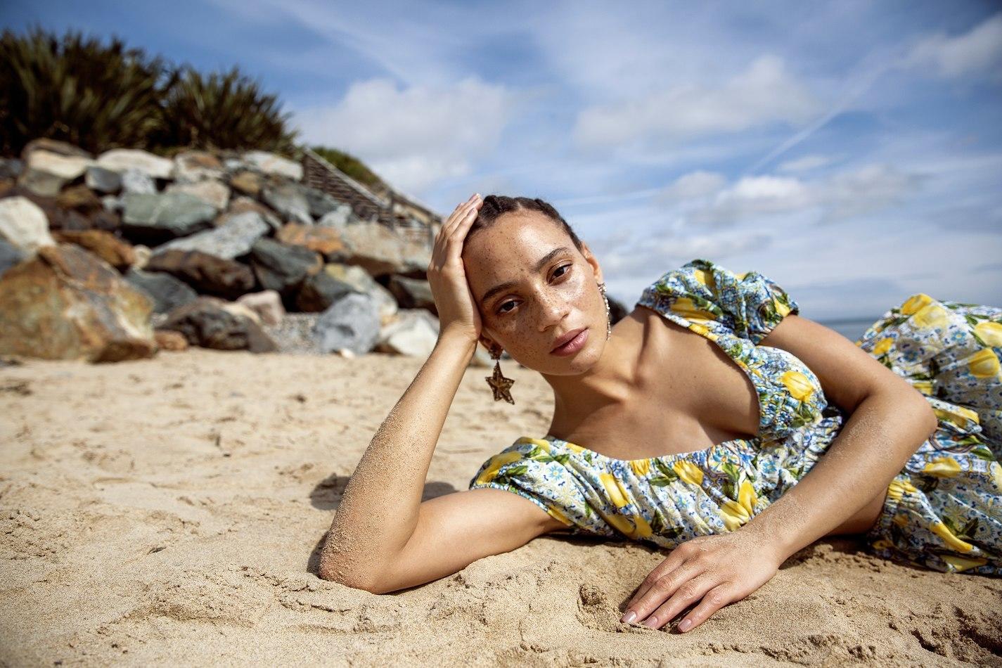 Cat Frean - fashion model portfolio photo 11