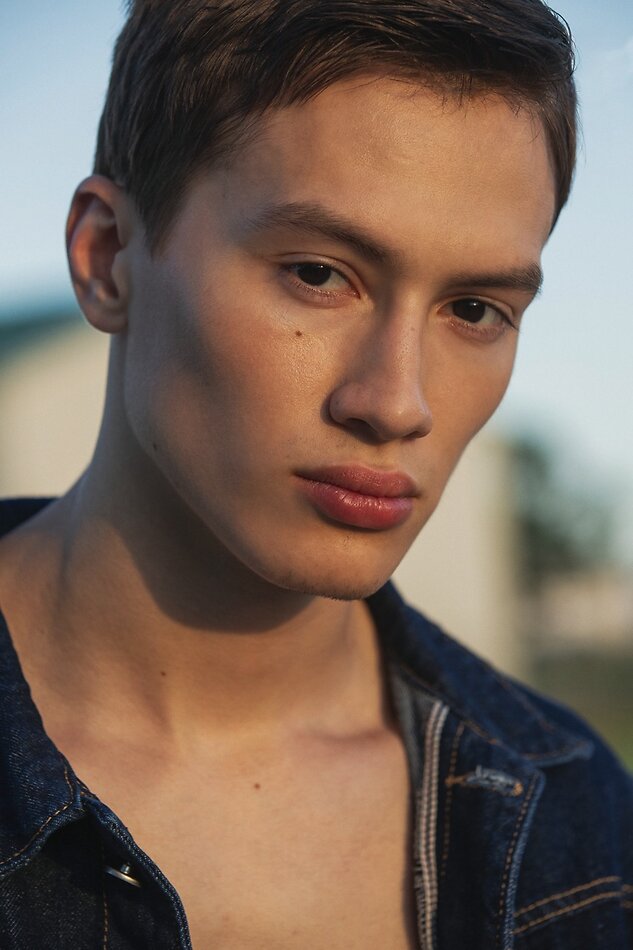 Thomas Gunion - fashion model portfolio photo 8
